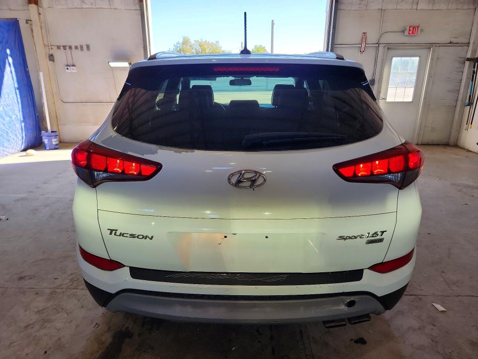 2017 Hyundai Tucson მანქანა იყიდება აუქციონზე, vin: KM8J3CA25HU400827, აუქციონის ნომერი: 70801116