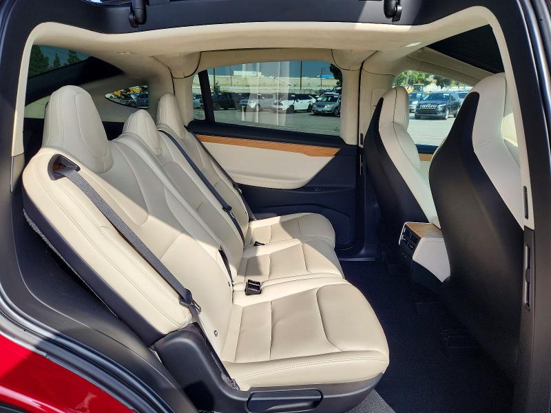 68326356 :رقم المزاد ، 5YJXCDE28JF101961 vin ، 2018 Tesla Model X مزاد بيع