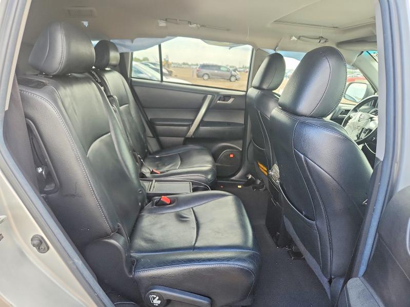 68820146 :رقم المزاد ، 5TDBK3EH0CS110888 vin ، 2012 Toyota Highlander مزاد بيع