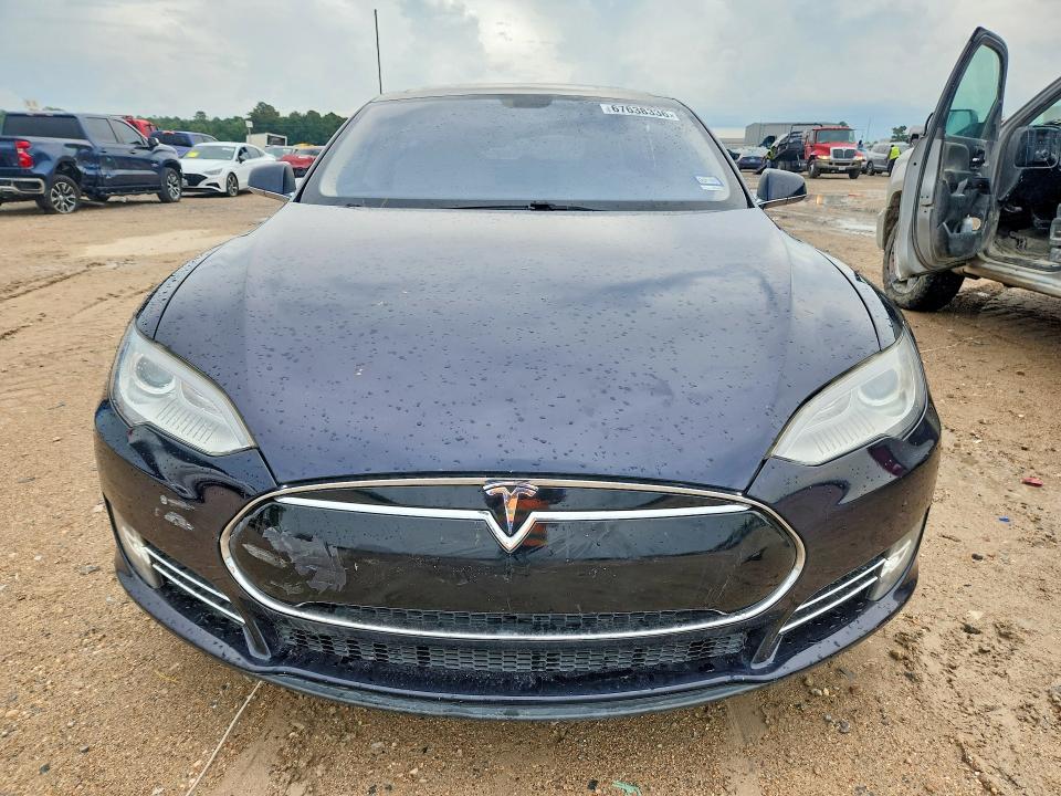 67638336 :رقم المزاد ، 5YJSA1CPXCFP01817 vin ، 2012 Tesla Model S مزاد بيع