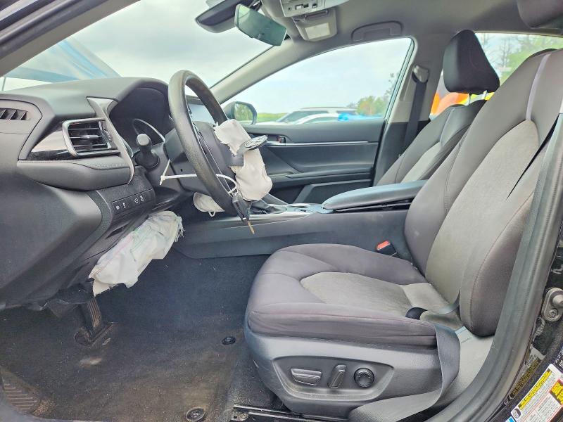 67699056 :رقم المزاد ، 4T1C11BK1MU020721 vin ، 2021 Toyota Camry مزاد بيع