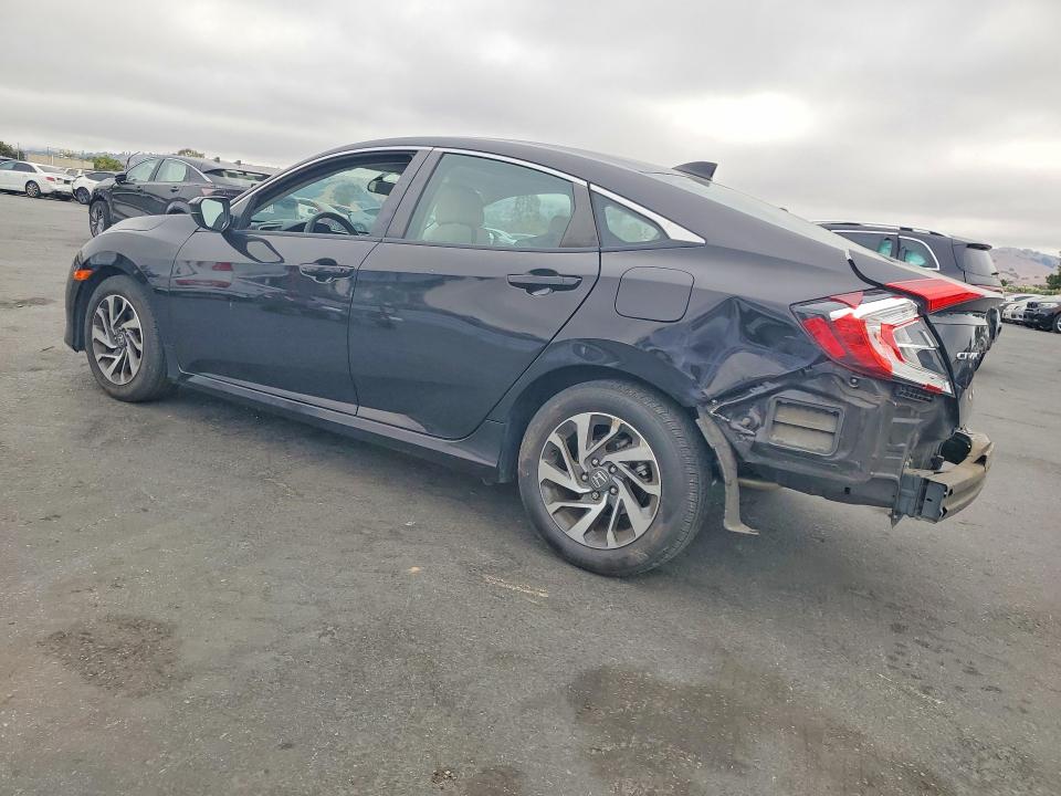 69810626 :رقم المزاد ، 19XFC2F75HE228371 vin ، 2017 Honda Civic مزاد بيع