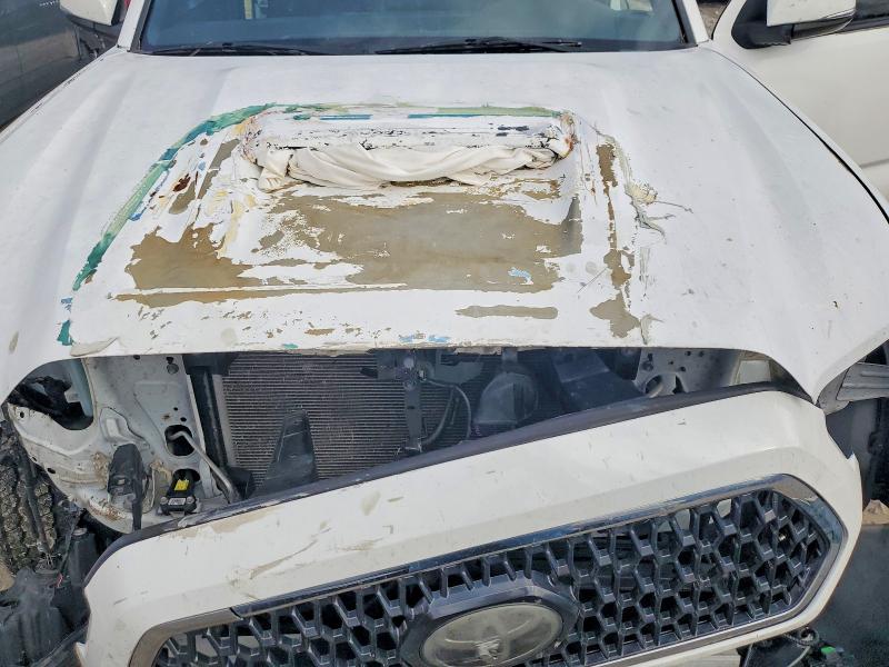 70136156 :رقم المزاد ، 3TMCZ5AN0JM123631 vin ، 2018 Toyota Tacoma مزاد بيع