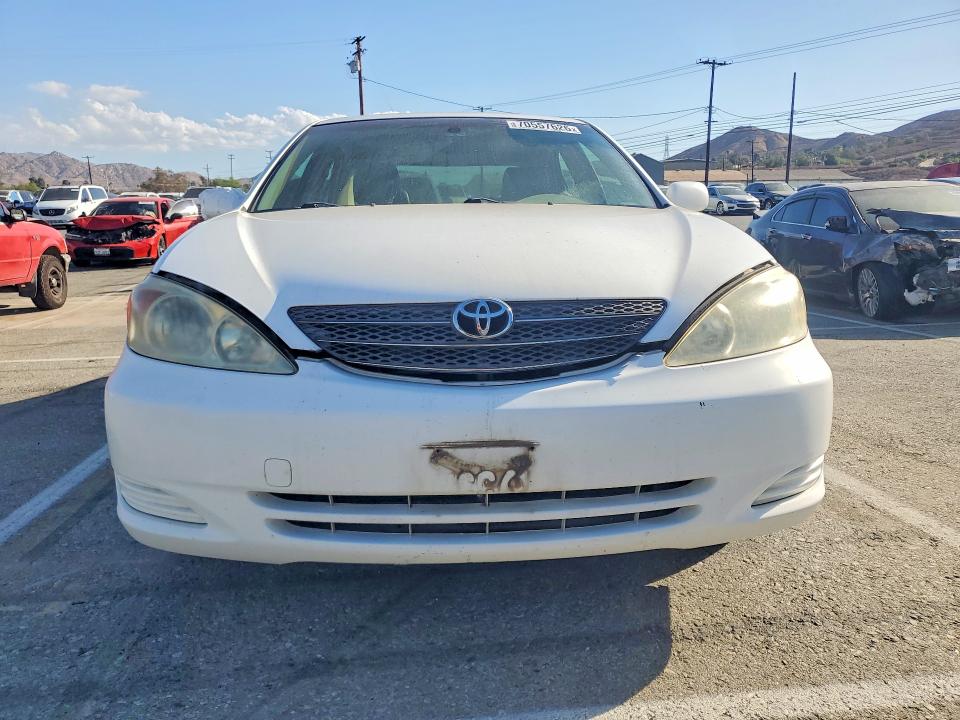 70557626 :رقم المزاد ، JTDBE30KX20106908 vin ، 2002 Toyota Camry مزاد بيع