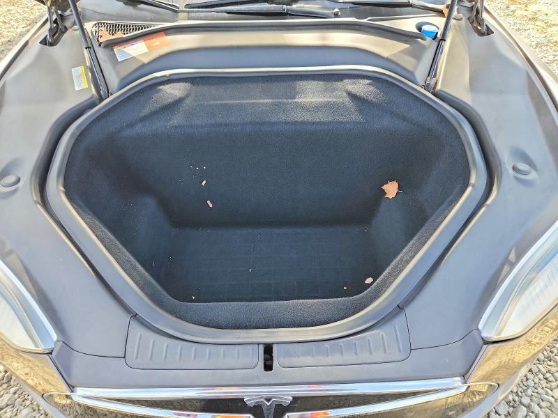 68179246 :رقم المزاد ، 5YJSA1H22FF090084 vin ، 2015 Tesla Model S مزاد بيع