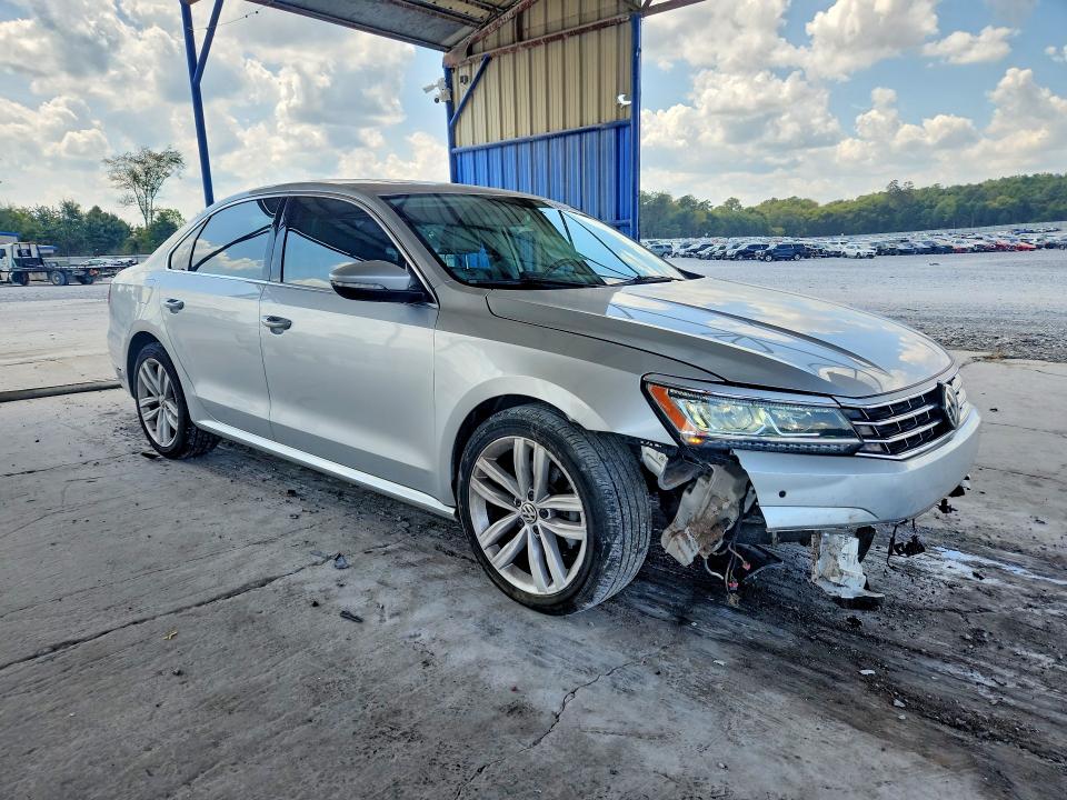 68965926 :رقم المزاد ، 1VWBA7A35JC043740 vin ، 2018 Volkswagen Passat مزاد بيع