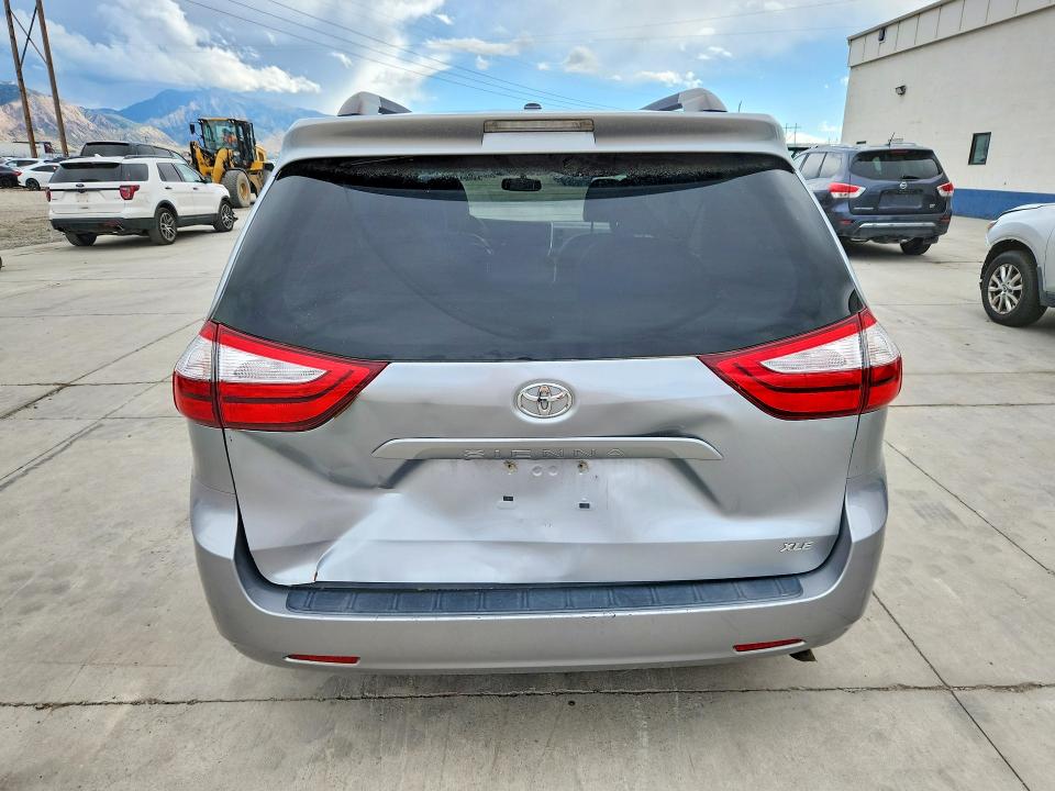 70317336 :رقم المزاد ، 5TDYK3DC2GS692742 vin ، 2016 Toyota Sienna مزاد بيع