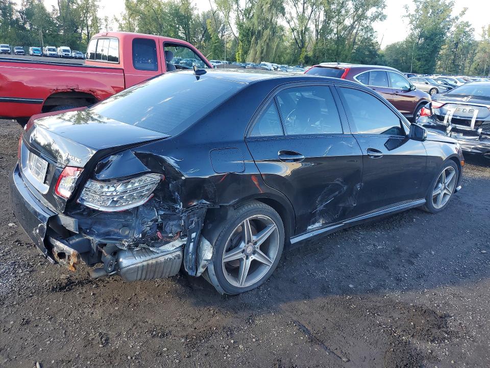 69189486 :رقم المزاد ، WDDHF8HB7AA130557 vin ، 2010 Mercedes-benz E مزاد بيع