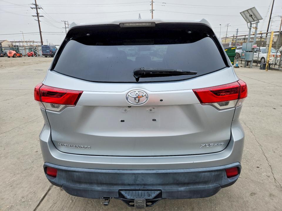 Aukcja sprzedaży 2018 Toyota Highlander, vin: 5TDJZRFH1JS560362, numer aukcji: 70517616