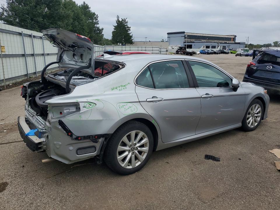69078686 :رقم المزاد ، 4T1C11AK2LU385263 vin ، 2020 Toyota Camry مزاد بيع