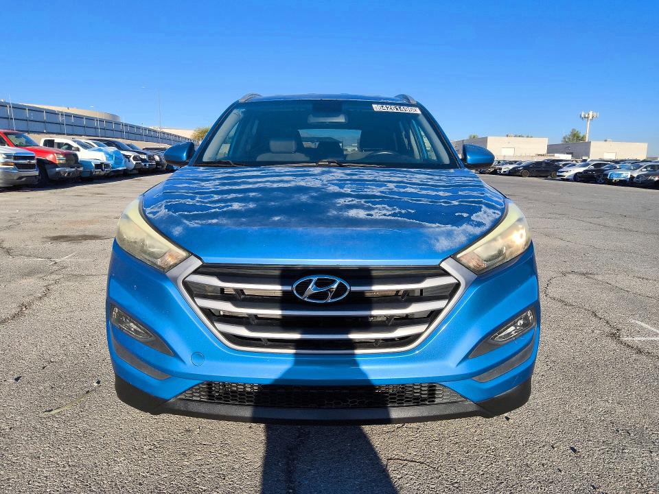 2017 Hyundai Tucson მანქანა იყიდება აუქციონზე, vin: KM8J33A4XHU596006, აუქციონის ნომერი: 64261496