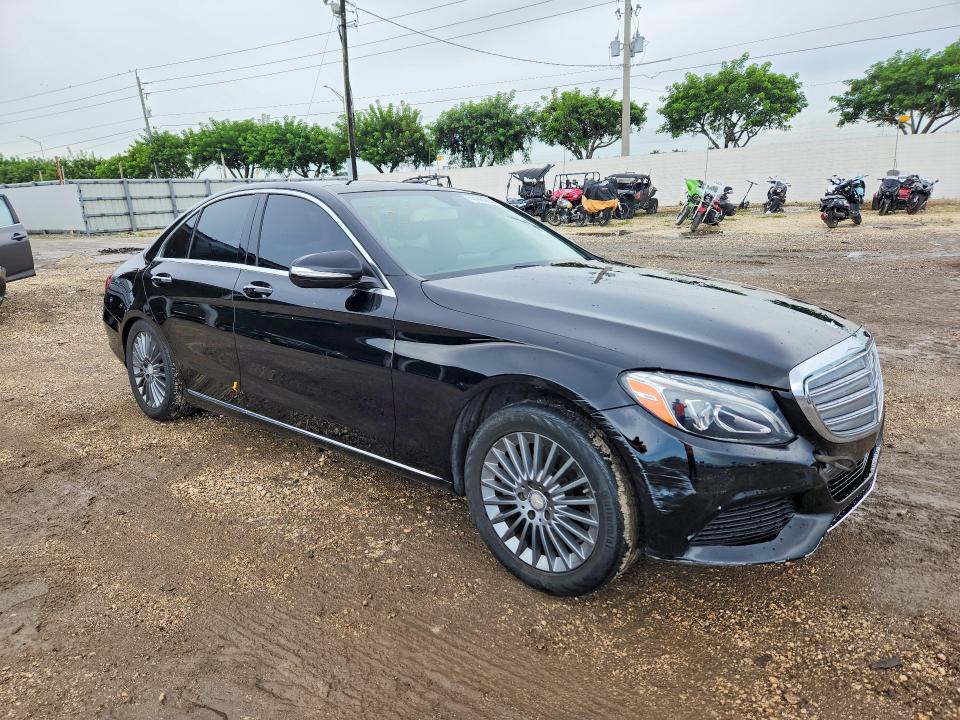 68443986 :رقم المزاد ، 55SWF4JB1FU045019 vin ، 2015 Mercedes-benz C مزاد بيع