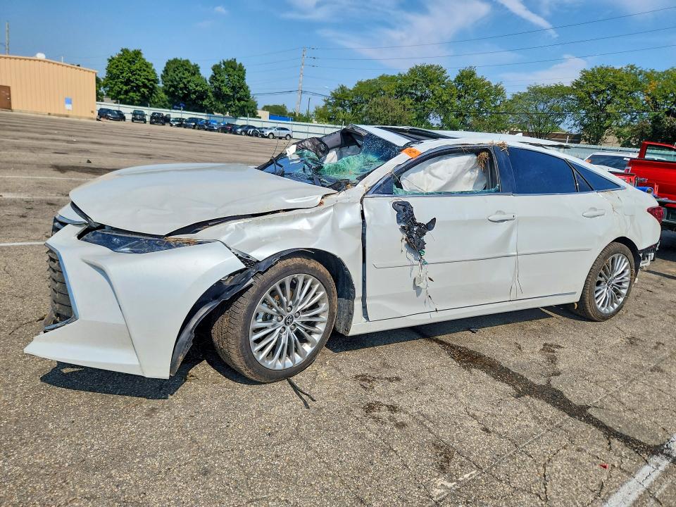 68775646 :رقم المزاد ، 4T1DA1AB4NU013382 vin ، 2022 Toyota Avalon مزاد بيع