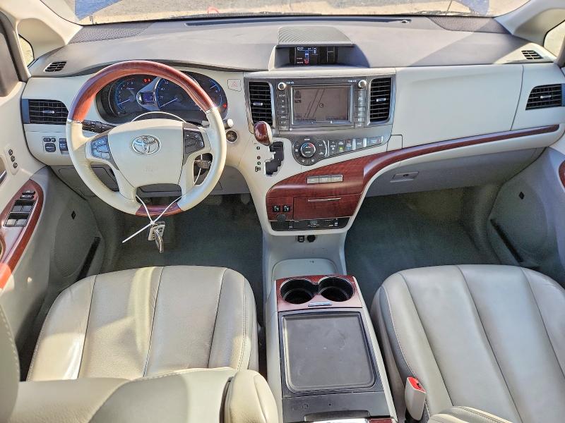 67733976 :رقم المزاد ، 5TDDK3DC3ES076768 vin ، 2014 Toyota Sienna مزاد بيع