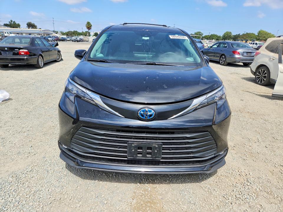 68699496 :رقم المزاد ، 5TDJSKFC1SS161811 vin ، 2025 Toyota Sienna مزاد بيع