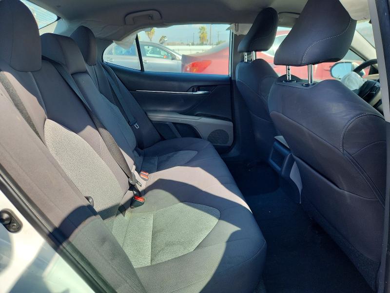 70528896 :رقم المزاد ، 4T1R11AK7MU435781 vin ، 2021 Toyota Camry مزاد بيع