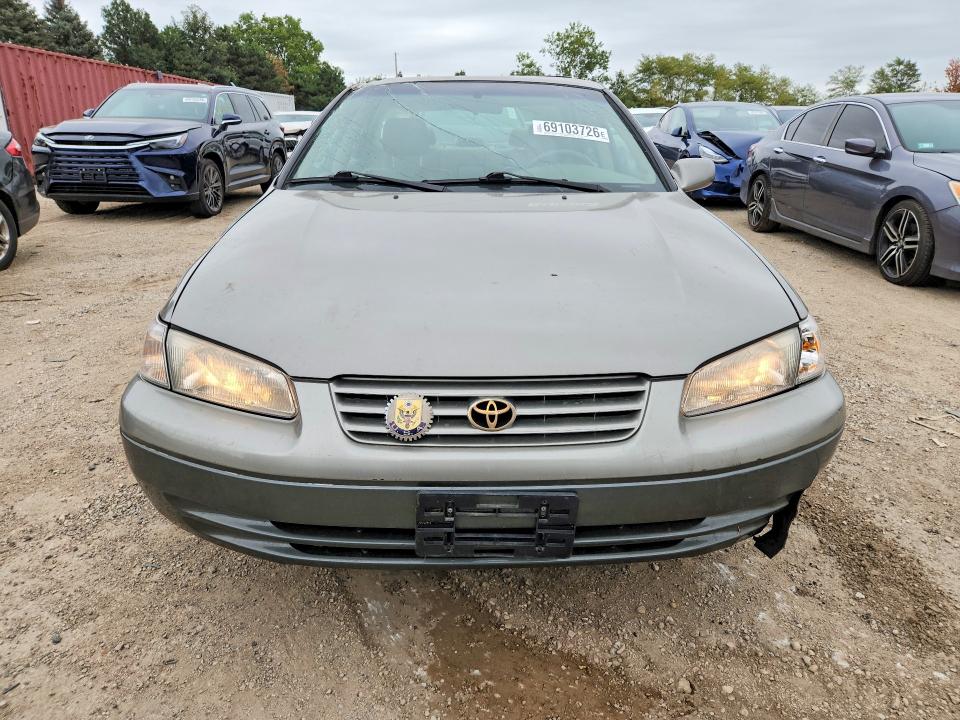 69103726 :رقم المزاد ، JT2BF28KXX0161970 vin ، 1999 Toyota Camry مزاد بيع