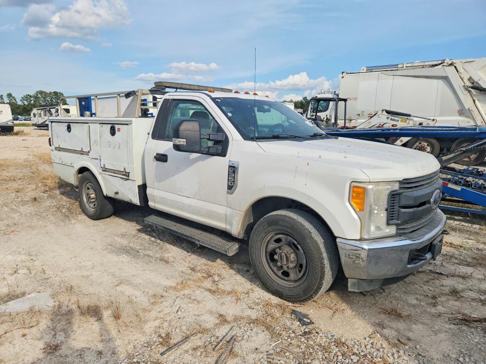 69151716 :رقم المزاد ، 1FDRF3E68HEE58724 vin ، 2017 Ford F350 مزاد بيع