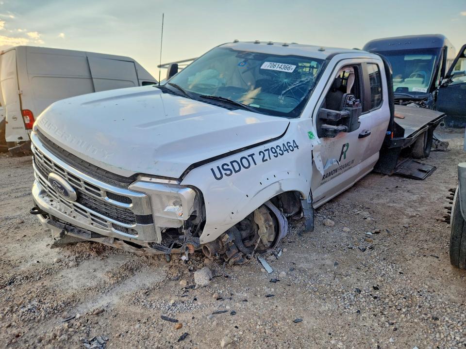 70614366 :رقم المزاد ، 1FD0X4HT7PEC69171 vin ، 2023 Ford F450 مزاد بيع
