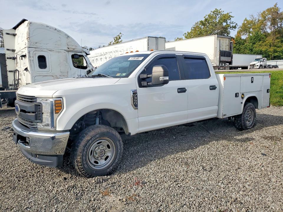 69418116 :رقم المزاد ، 1FT8W3B69JEB27158 vin ، 2018 Ford F350 مزاد بيع