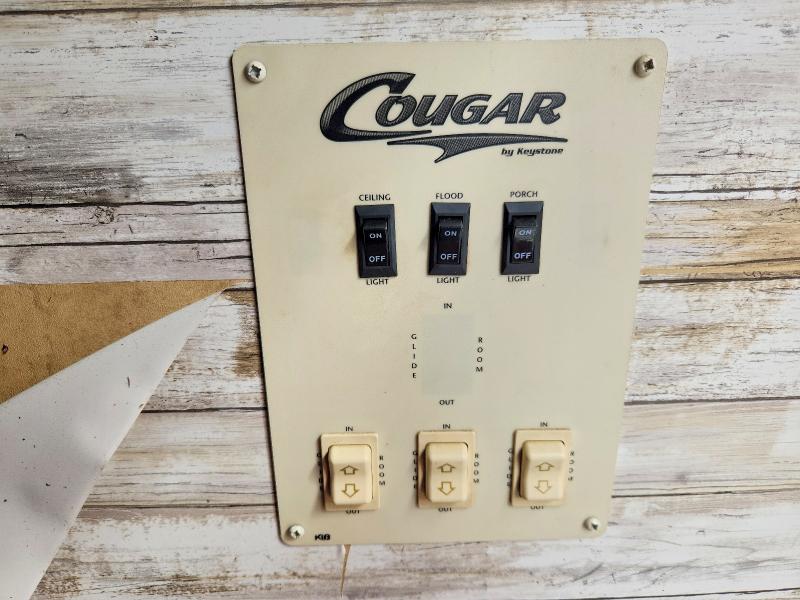 67240796 :رقم المزاد ، 4YDF3182682508810 vin ، 2008 Keystone Cougar مزاد بيع