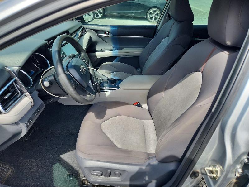 67896466 :رقم المزاد ، 4T1B11HK1JU607497 vin ، 2018 Toyota Camry مزاد بيع