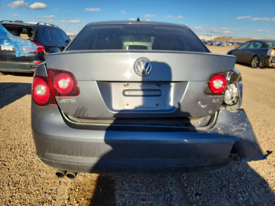 70412256 :رقم المزاد ، 3VWJX7AJ4AM100338 vin ، 2010 Volkswagen Jetta مزاد بيع