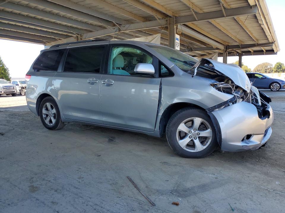 70024556 :رقم المزاد ، 5TDKK3DC9CS216620 vin ، 2012 Toyota Sienna مزاد بيع