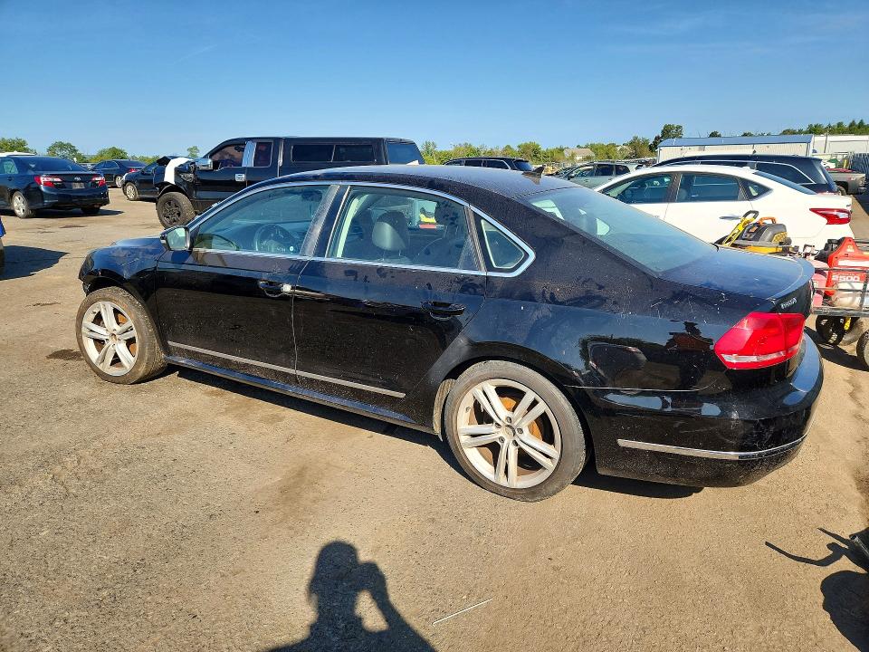 69090036 :رقم المزاد ، 1VWCT7A32FC007560 vin ، 2015 Volkswagen Passat مزاد بيع