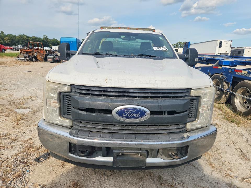 69151716 :رقم المزاد ، 1FDRF3E68HEE58724 vin ، 2017 Ford F350 مزاد بيع