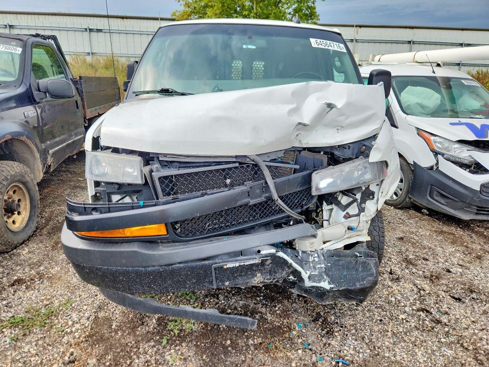 64564716 :رقم المزاد ، 1GCWGBFG3K1288776 vin ، 2019 Chevrolet Express G2500 مزاد بيع