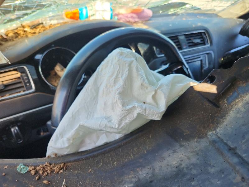 68950446 :رقم المزاد ، 3VWL17AJ9HM239367 vin ، 2017 Volkswagen Jetta مزاد بيع