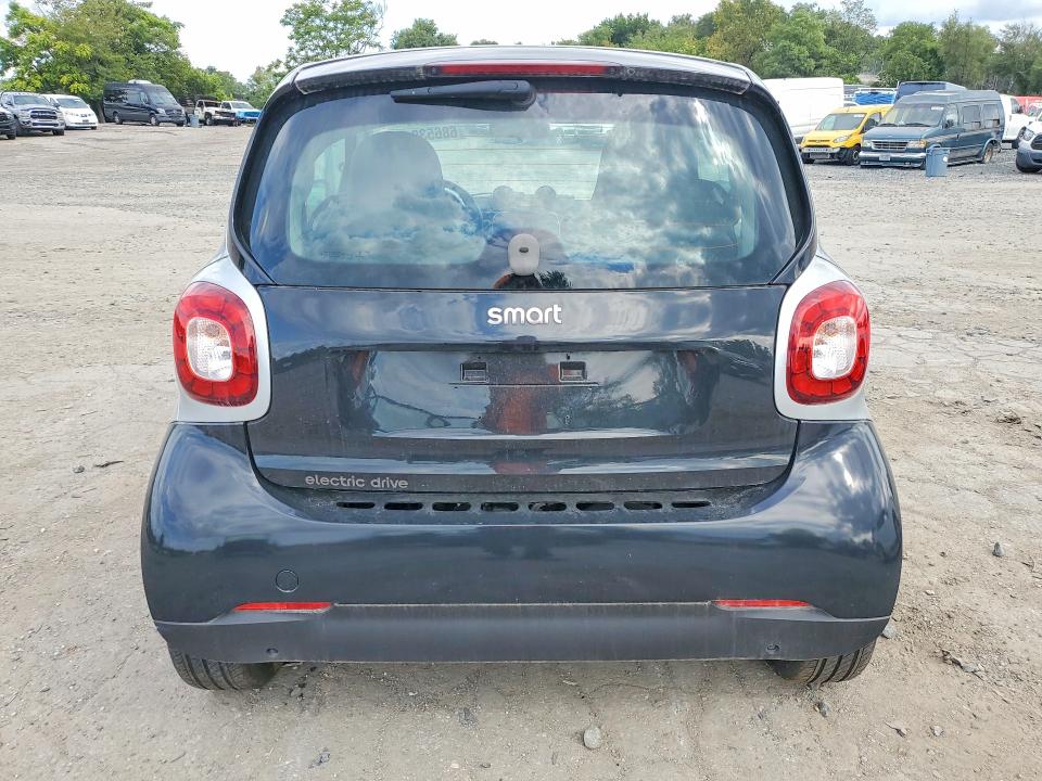 68653916 :رقم المزاد ، WMEFJ9BA4HK235018 vin ، 2017 Smart Fortwo مزاد بيع