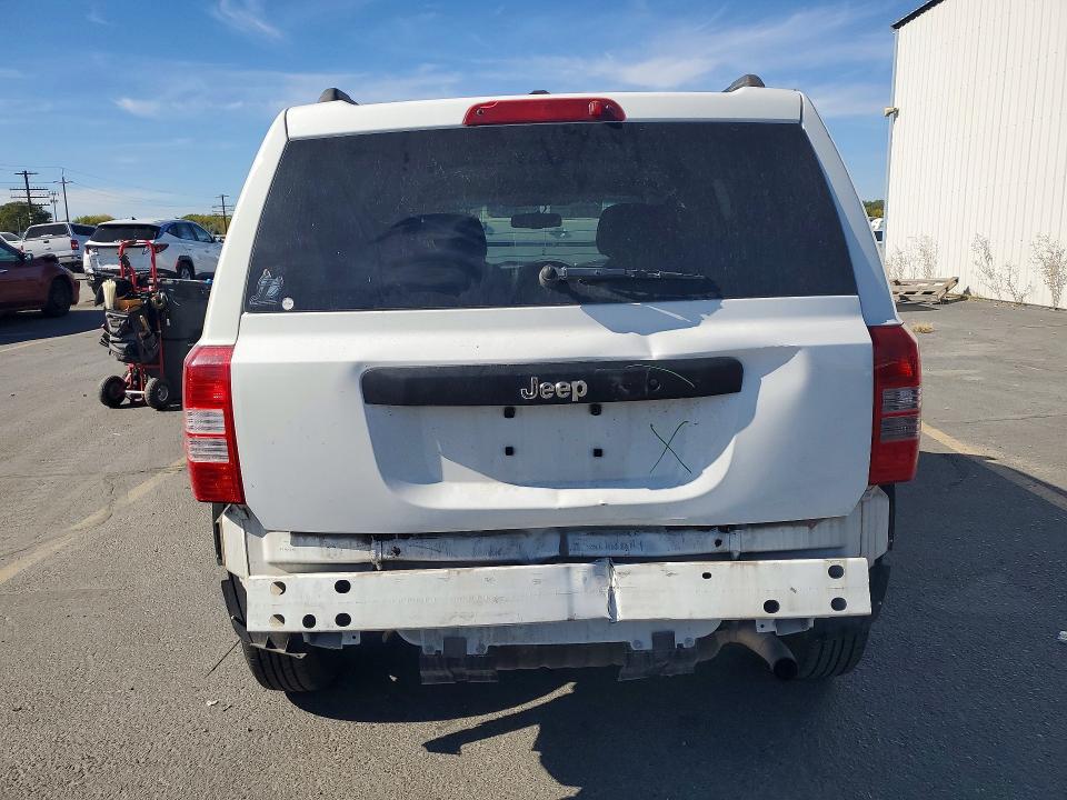 70701876 :رقم المزاد ، 1C4NJPBB9GD548527 vin ، 2016 Jeep Patriot مزاد بيع