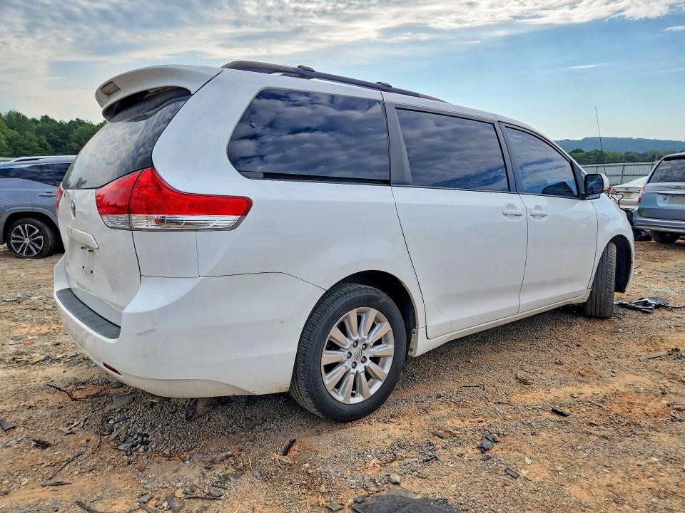 2013 Toyota Sienna მანქანა იყიდება აუქციონზე, vin: 5TDDK3DCXDS056337, აუქციონის ნომერი: 68272076
