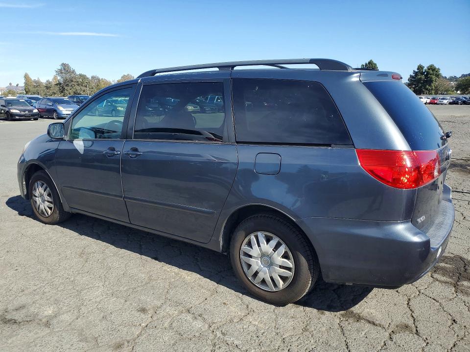 69030416 :رقم المزاد ، 5TDKK4CC5AS318937 vin ، 2010 Toyota Sienna مزاد بيع