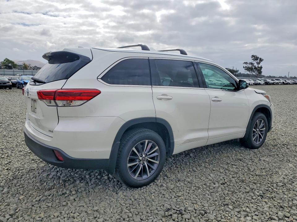 2017 Toyota Highlander მანქანა იყიდება აუქციონზე, vin: 5TDKZRFH3HS512375, აუქციონის ნომერი: 67715656