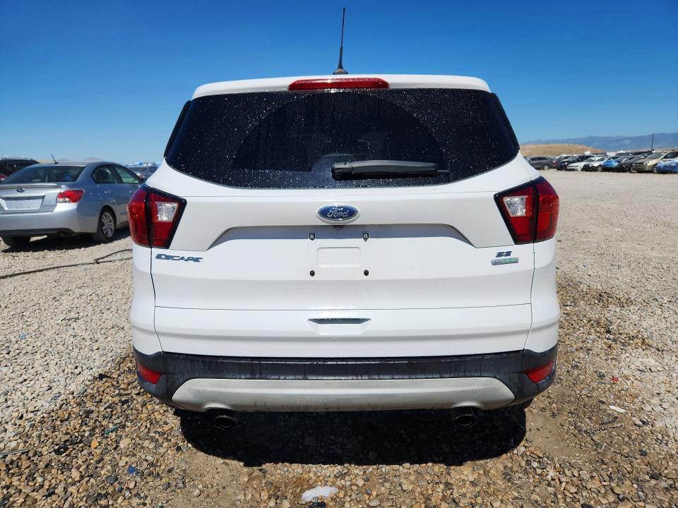 68193906 :رقم المزاد ، 1FMCU0GD4KUB32891 vin ، 2019 Ford Escape مزاد بيع