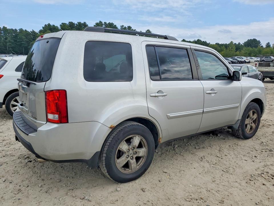 69703936 :رقم المزاد ، 5FNYF4H69BB026215 vin ، 2011 Honda Pilot مزاد بيع
