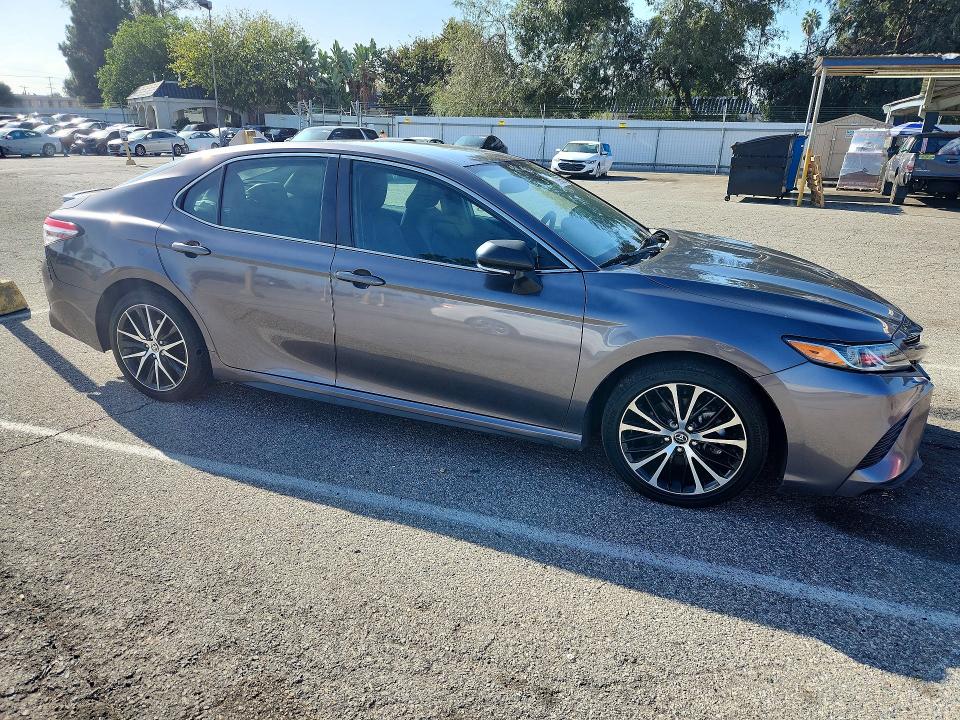 69793656 :رقم المزاد ، 4T1M11AK5LU924415 vin ، 2020 Toyota Camry مزاد بيع