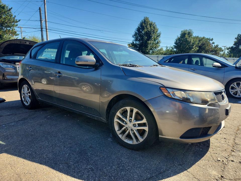 2011 Kia Forte5 მანქანა იყიდება აუქციონზე, vin: KNAFU5A21B5386880, აუქციონის ნომერი: 70996066