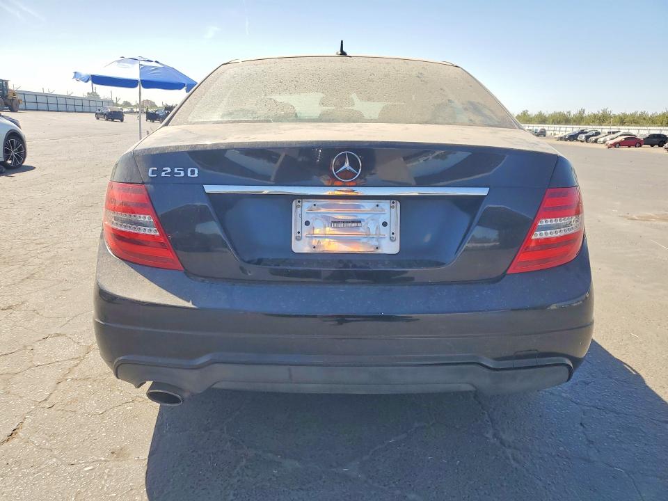 67487326 :رقم المزاد ، WDDGF4HB5CR233128 vin ، 2012 Mercedes-benz C مزاد بيع