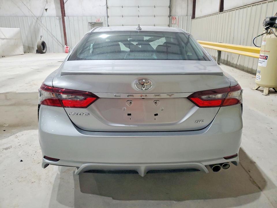 Продаж на аукціоні авто 2022 Toyota Camry, vin: 4T1G11AK1NU707296, номер лоту: 70440966