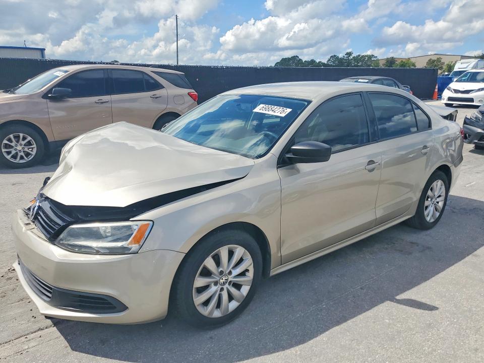 69884276 :رقم المزاد ، 3VW2K7AJXEM255047 vin ، 2014 Volkswagen Jetta مزاد بيع