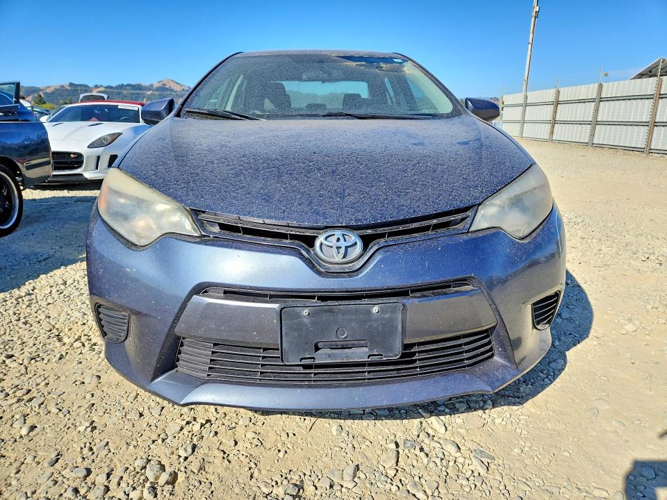 67694226 :رقم المزاد ، 2T1BURHE3FC402630 vin ، 2015 Toyota Corolla مزاد بيع