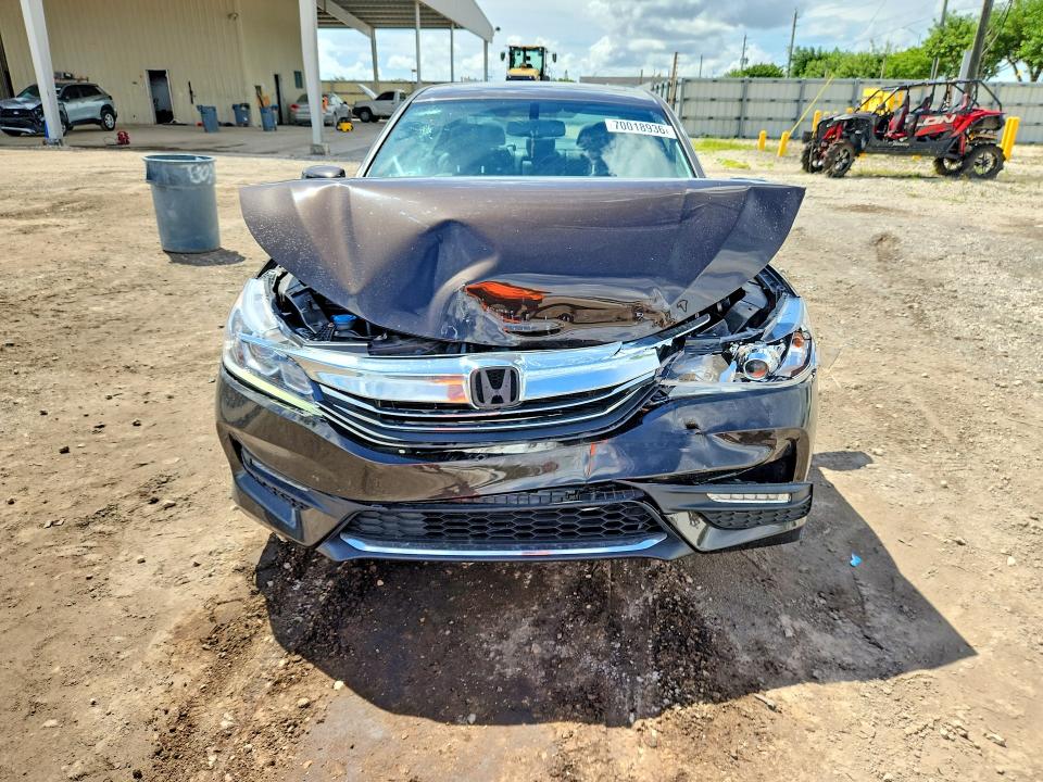 2016 Honda Accord მანქანა იყიდება აუქციონზე, vin: 1HGCR3F88GA003848, აუქციონის ნომერი: 70018936