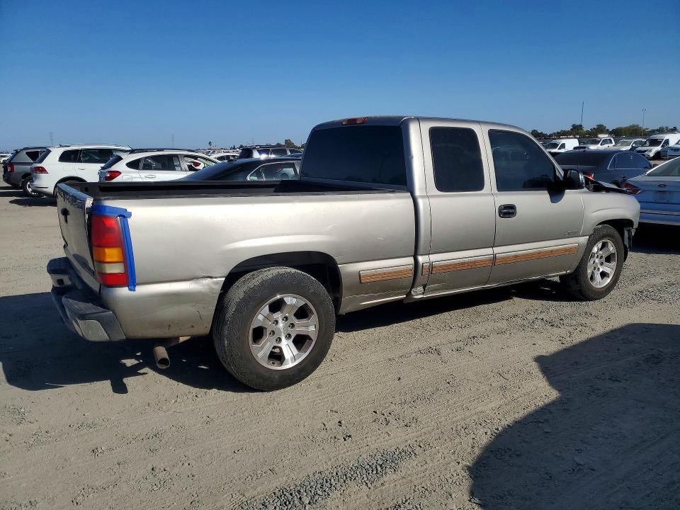 69031426 :رقم المزاد ، 2GCEC19V521283293 vin ، 2002 Chevrolet Silverado مزاد بيع