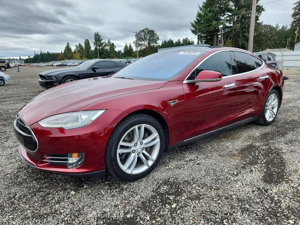70708376 :رقم المزاد ، 5YJSA1DP9CFS00318 vin ، 2012 Tesla Model S مزاد بيع