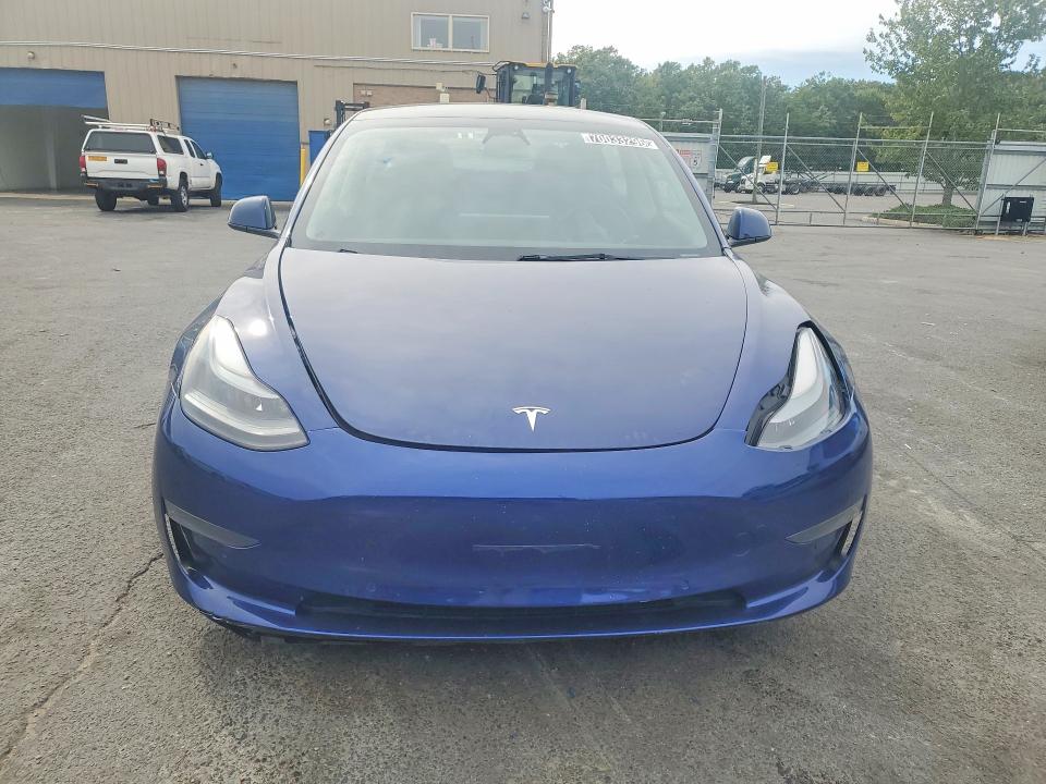 2022 Tesla Model 3 მანქანა იყიდება აუქციონზე, vin: 5YJ3E1EA2NF372311, აუქციონის ნომერი: 70033296