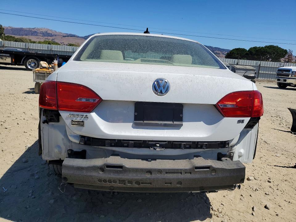 67846086 :رقم المزاد ، 3VWD17AJ4EM420909 vin ، 2014 Volkswagen Jetta مزاد بيع